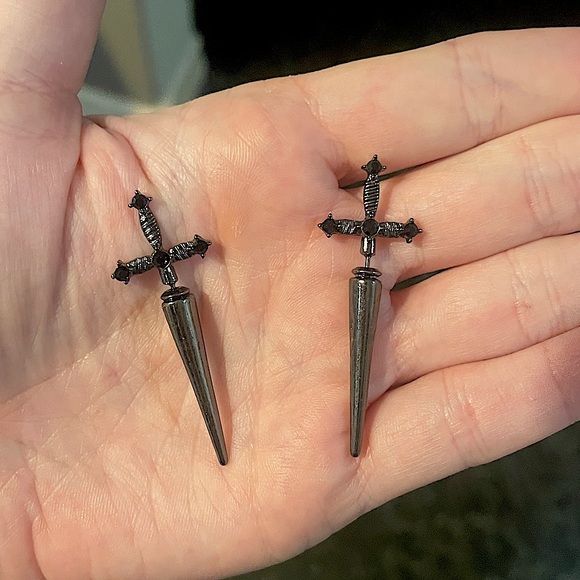 Gothic Dagger/Sword  Earrings - Picture 1 of 3